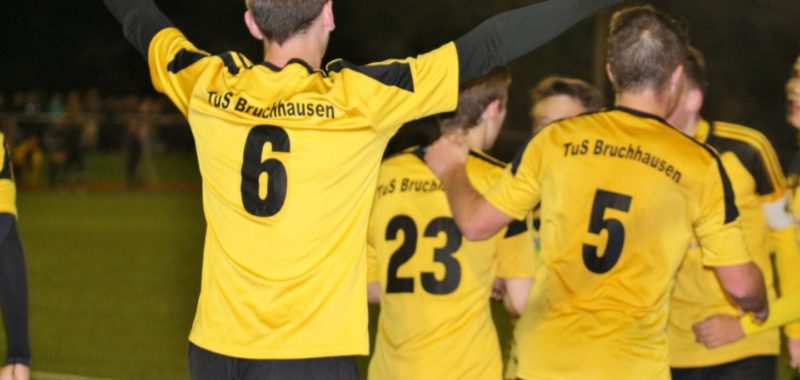 U19-Gipfeltreffen im Flutlichtschein an der Hiag