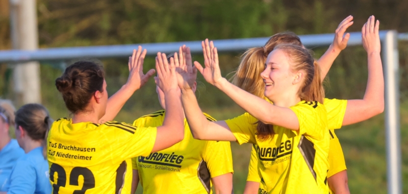 Damen feiern 8:0-Sieg gegen Gierskämpen